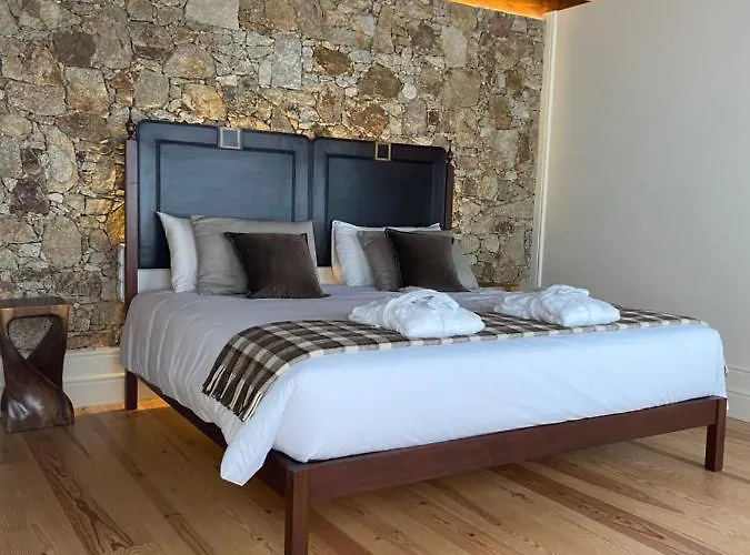 Dos Reis Rural מלון Maía